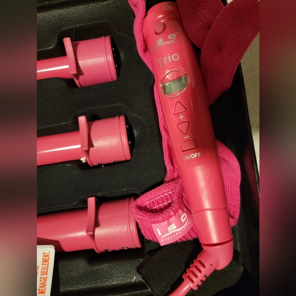 Clipless curling iron with multiple barrel sizes - Picture 1 of 7